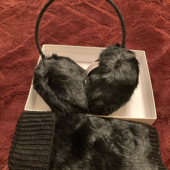 Loft black faux fur earmuff & mittens - Picture 4 of 6